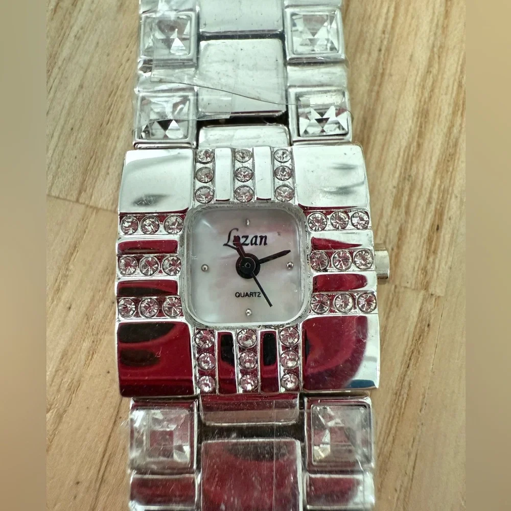 Lozan ladies silver tone square watch NEW BATTERY